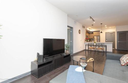 Historic Core Apartment | Lovely 3BR Apt With Balcony And Rooftop Pool Plus Views