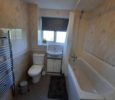 Sutton Coldfield Apartment | Lovely 4-bed House in Walmley