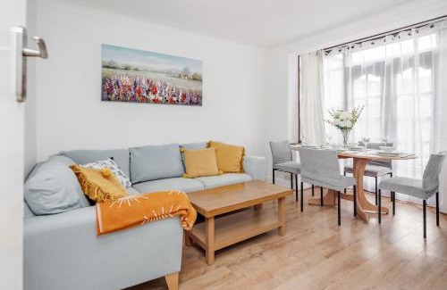 Havering House | Lovely 4-BedRoom House Near Romford Station