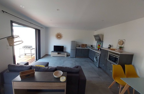 Six-Fours-les-Plages Apartment | Lovely 41m² air-conditioned T2 apartment 5 minutes from the beach