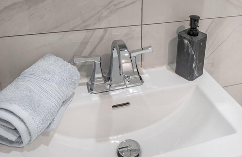 Mile End Apartment | Lovely 4BedR in the heart of Mile-End ~ FREE Parking
