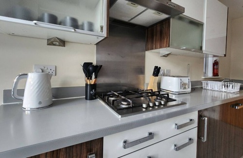 Aylesbury House | Lovely 5 Bedroom House with Parking