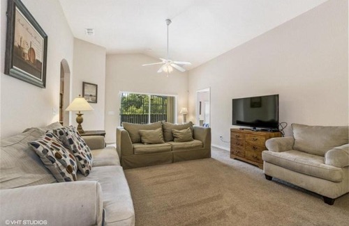 Greater Groves House | Lovely 5 Bedroom Pool Home with Conservation View In Clermont