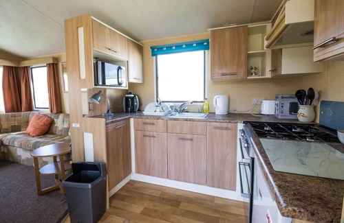 Walton on the Naze House | Lovely 6 berth caravan at Naze Marine Holiday Park in Essex ref 17275C