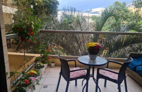 Ra'ananna Apartment | Lovely and Bright Apart, 2 Bed, 2 Bath, sleeps 5, Swimming pool - Jacuzzi & Gym