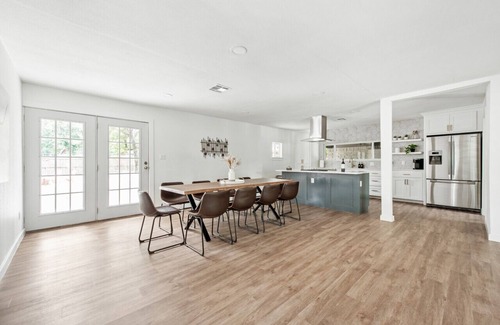 Haltom City House | Lovely and Spacious 4 Bedroom House Sleeps 10