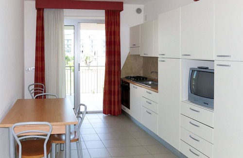 Roseto degli Abruzzi Apartment | Lovely apartment for 5 guests with A/C, internet, pool, TV, terrace and pets allowed