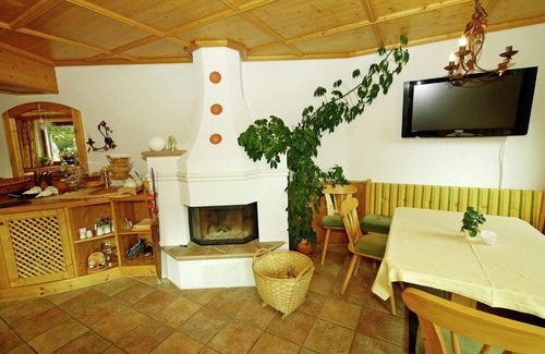 Sankt Anton am Arlberg Apartment | Lovely Apartment in Sankt Anton am Arlberg near Ski Area