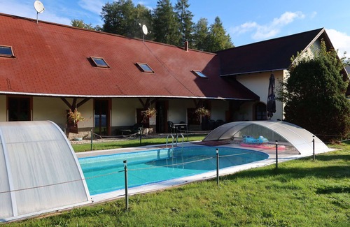 Desna Apartment | Lovely apartment for 4 people with WIFI, pool, TV and patio