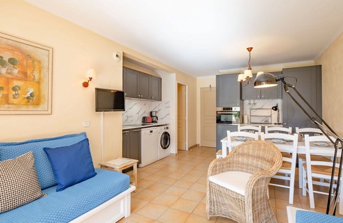 Les Issambres Apartment | Lovely apartment for 6 people with pool, A/C, WIFI, TV and terrace