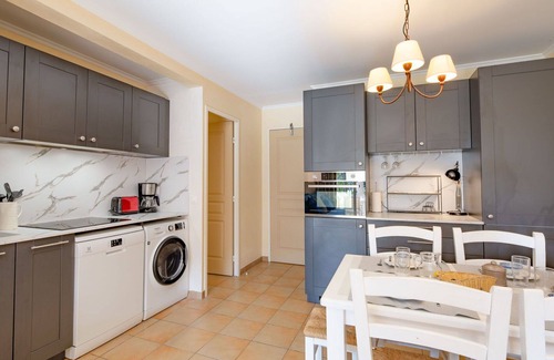 Les Issambres Apartment | Lovely apartment for 6 people with pool, A/C, WIFI, TV and terrace