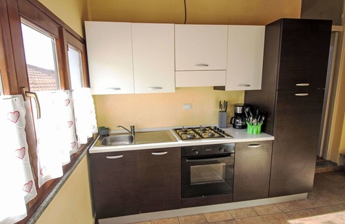 Porto Valtravaglia Apartment | Lovely apartment for 4 people with TV and pets allowed