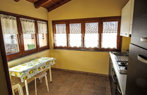 Porto Valtravaglia Apartment | Lovely apartment for 4 people with TV and pets allowed