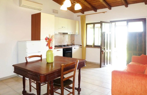 Santo Villa | Lovely apartment in villa for 4 people with A/C, pool, patio, pets allowed and panoramic view