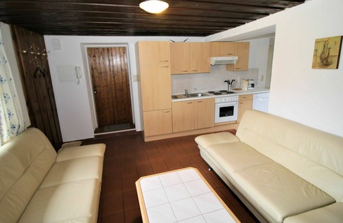 Muhldorf Apartment | Lovely apartment for 7 guests with WIFI, TV, terrace and panoramic view