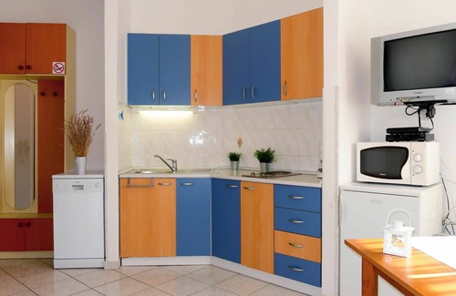 Sveti Vid Dobrinjski Apartment | Lovely apartment for 4 people with pool, WIFI, A/C, TV, patio and pets allowed