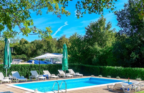 Sveti Vid Dobrinjski Apartment | Lovely apartment for 4 people with pool, WIFI, A/C, TV, patio and pets allowed