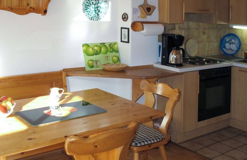 Treffen Villa | Lovely apartment in villa for 4 guests with WIFI, TV, terrace and pets allowed
