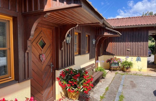 Treffen Villa | Lovely apartment in villa for 4 guests with WIFI, TV, terrace and pets allowed