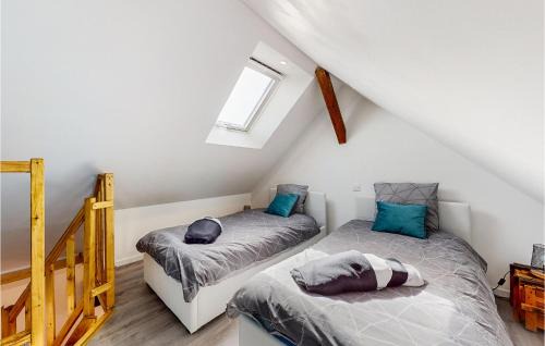 Neuilly-le-Vendin Apartment | Lovely Apartment In Neuilly Le Vendin