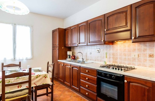 Diano Castello Apartment | Lovely apartment for 6 people with pool, WIFI, TV, terrace and pets allowed