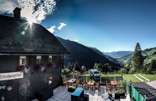 Donnersbach Apartment | Lovely apartment for 6 guests with WIFI, TV, patio and pets allowed