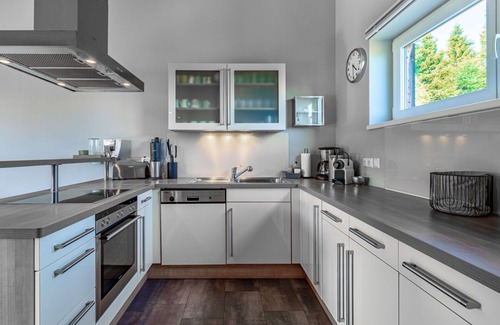 Sankt Urban Apartment | Lovely apartment for 6 guests with WIFI, TV, balcony and pets allowed