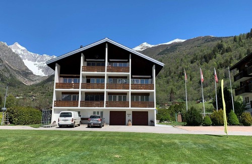 Reckingen Apartment | Lovely apartment for 4 people with WIFI, TV, balcony and pets allowed