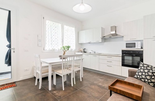 Abano Terme Apartment | Lovely apartment for 4 people in a completely renovated building, located in a quiet residential area a stone's throw from the historic center of Abano Terme. The flat is 5 minutes away by foot from San Lorenzo Cathedral, 10 minutes away from Piazza Merc