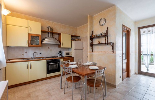 Portacomaro Apartment | Lovely apartment for 6 people with A/C, pool, WIFI, TV, terrace, pets allowed and panoramic view