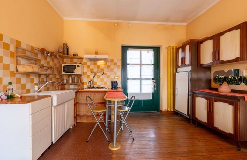 Cortemilia Apartment | Lovely apartment for 6 people with WIFI, pool, TV, terrace and pets allowed