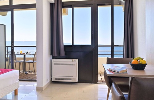 Ajaccio Apartment | Lovely apartment for 2 people with pool, WIFI, A/C, TV, terrace and pets allowed