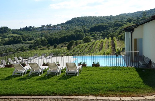 Capolona Apartment | Lovely apartment for 2 people with WIFI, pool, TV and pets allowed, close to Arezzo