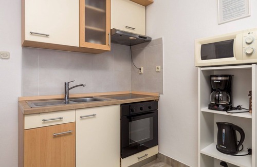 Senj Apartment | Lovely apartment for 2 people with pool, WIFI, A/C, TV, terrace and pets allowed