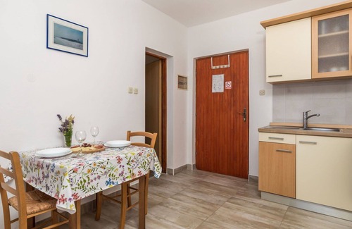 Senj Apartment | Lovely apartment for 2 people with pool, WIFI, A/C, TV, terrace and pets allowed