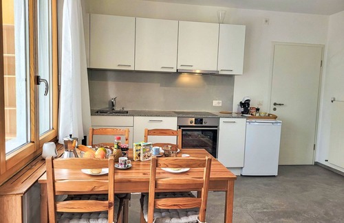 Losone Apartment | Lovely apartment for 3 people with WIFI, TV, balcony, pets allowed and panoramic view