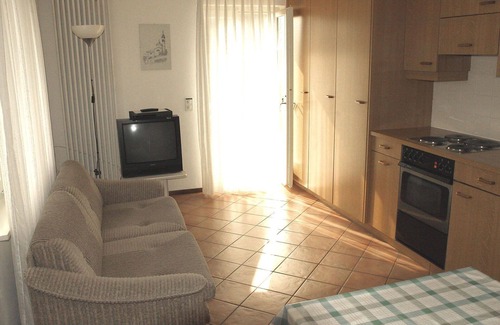 Carona Apartment | Lovely apartment for 3 people with WIFI, TV, patio, pets allowed and panoramic view