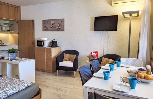 Bissone Apartment | Lovely apartment for 4 people with A/C, WIFI, pool, TV, balcony, panoramic view and parking