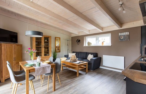 Osten Apartment | Lovely apartment for 4 guests with WIFI, TV and terrace