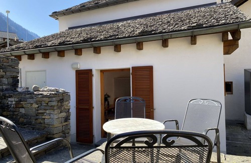 Augio Apartment | Lovely apartment for 4 people with WIFI, TV, patio, pets allowed and panoramic view