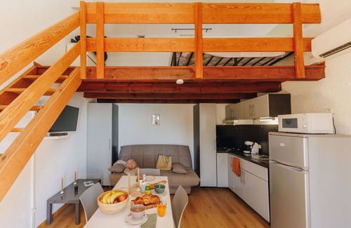 Tarcu Apartment | Lovely apartment for 4 people with pool, WIFI, A/C, terrace and pets allowed