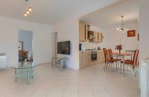 Debeljuhi Apartment | Lovely apartment for 4 people with A/C, WIFI, pool, TV and terrace