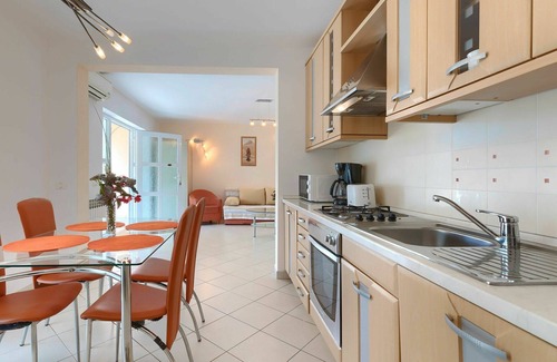 Debeljuhi Apartment | Lovely apartment for 4 people with A/C, WIFI, pool, TV and terrace