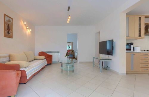 Debeljuhi Apartment | Lovely apartment for 4 people with A/C, WIFI, pool, TV and terrace