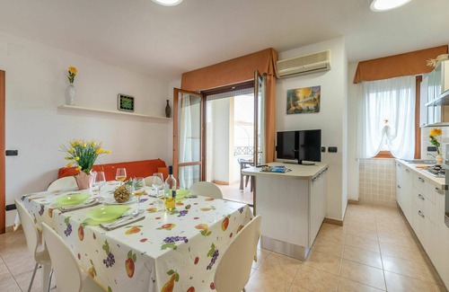 La Pietraia Apartment | Lovely apartment for 5 guests with A/C, TV and balcony