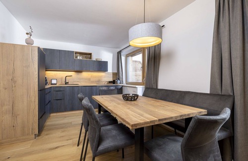Soell Apartment | Lovely apartment for 6 guests with WIFI, TV and balcony