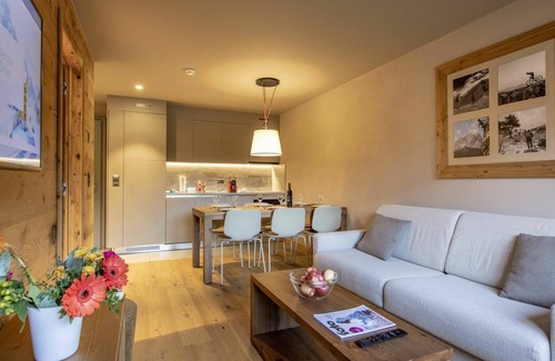 Zinal Apartment | Lovely apartment for 6 guests with WIFI, TV, balcony and pets allowed