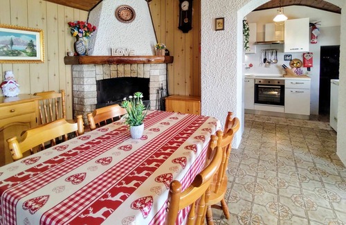 Peglio Apartment | Lovely apartment for 7 people with WIFI, TV, patio and pets allowed