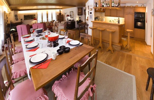 Saanen Apartment | Lovely apartment for 8 guests with WIFI, TV and terrace
