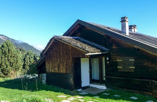 Champery Apartment | Lovely apartment for 32 guests with TV, balcony, pets allowed, panoramic view and parking